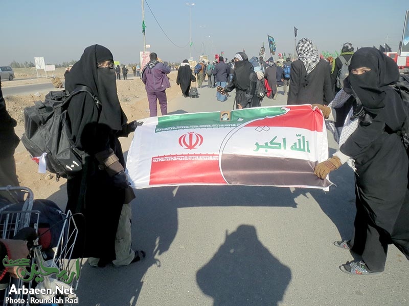 پرچم ایران و عراق در پیاده روی اربعین