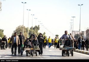 تصاویری از زائران در پیاده روی نجف به کربلا
