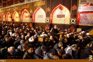زائران حسینی ندبه کنان به سوگ اربعین نشستند